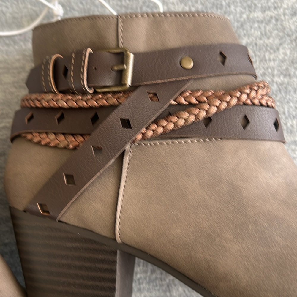 Report Ankle‎ Booties Women Girls Size 4 Tan Brown 1.75 Inch Heel Side Zip New - Picture 4 of 11